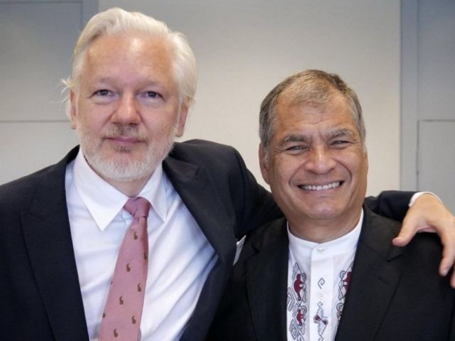 cnne-1761506-assange-correa-foto